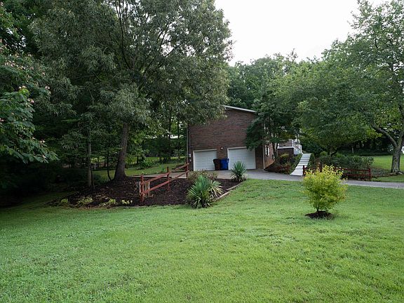 3rd image of 7521 Shaker Dr
