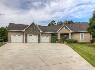 307 Tom Patterson Trl, Dandridge, TN 37725