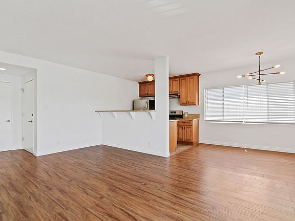 2nd image of 824 10th St APT 10