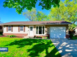 563 Sussex Ct, Elk Grove Village, IL 60007