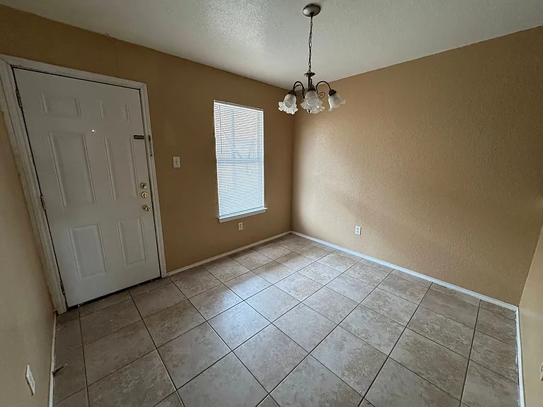 3203 Toledo Dr — Photo 28
