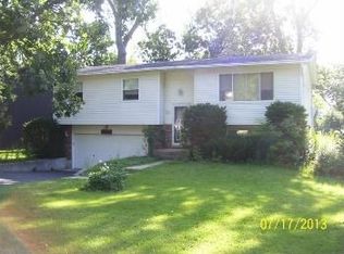 27725 N Walnut St, Island Lake, IL 60042