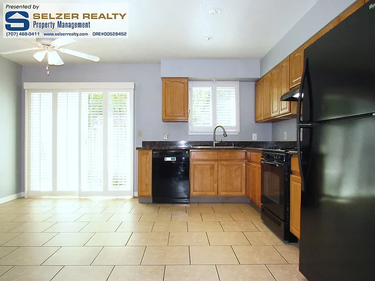 204 Main Cir — Photo 4