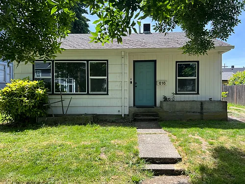 616 5th Ave SE Photo 1