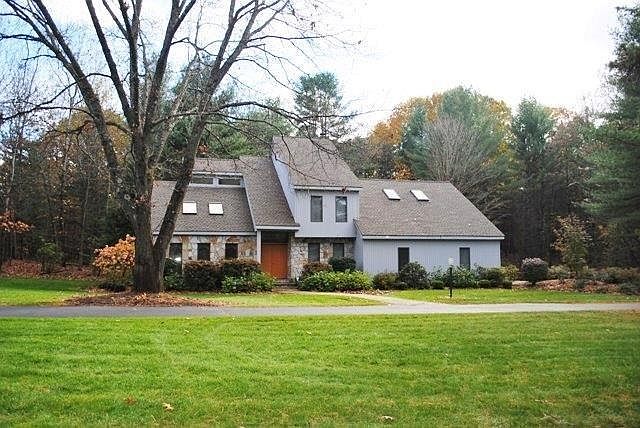 1st image of 11 Summerfield Ln