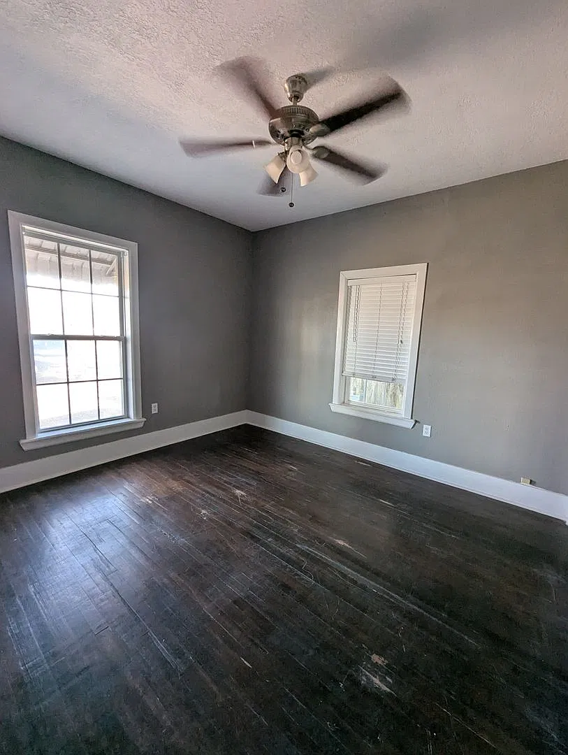 3 Bedroom Columbus Home with Fenced Backyard and Covered Parking — Photo 3