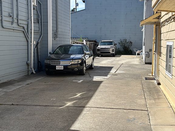 2nd image of 3115 Chestnut St #2