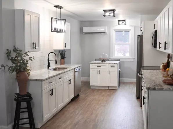 203 S Loomis St, Southwick, MA 01077