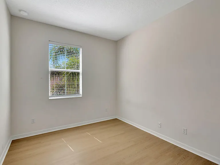 1212 S Community Dr — Photo 27