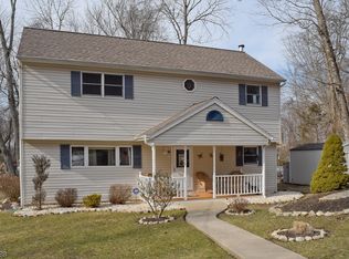 29 Dogwood Dr, Andover, NJ 07821