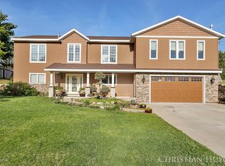 3648 Summit View Dr NE, Grand Rapids, MI 49525