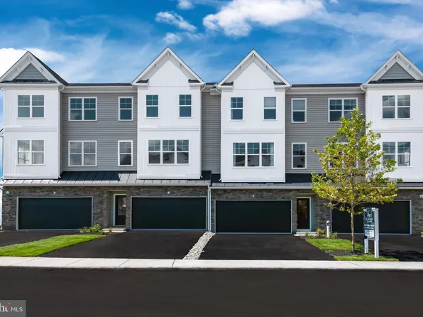 34 Warren Dr #16, Chalfont, PA 18914