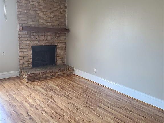 3rd image of 217 Meadow Ct