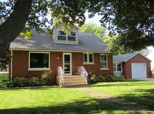 512 Belmont St, Hinckley, IL 60520