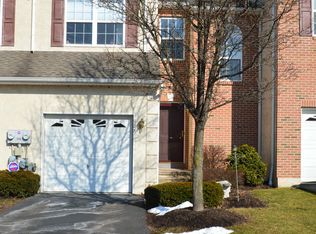 902 Vanguard Dr, Red Hill, PA 18076