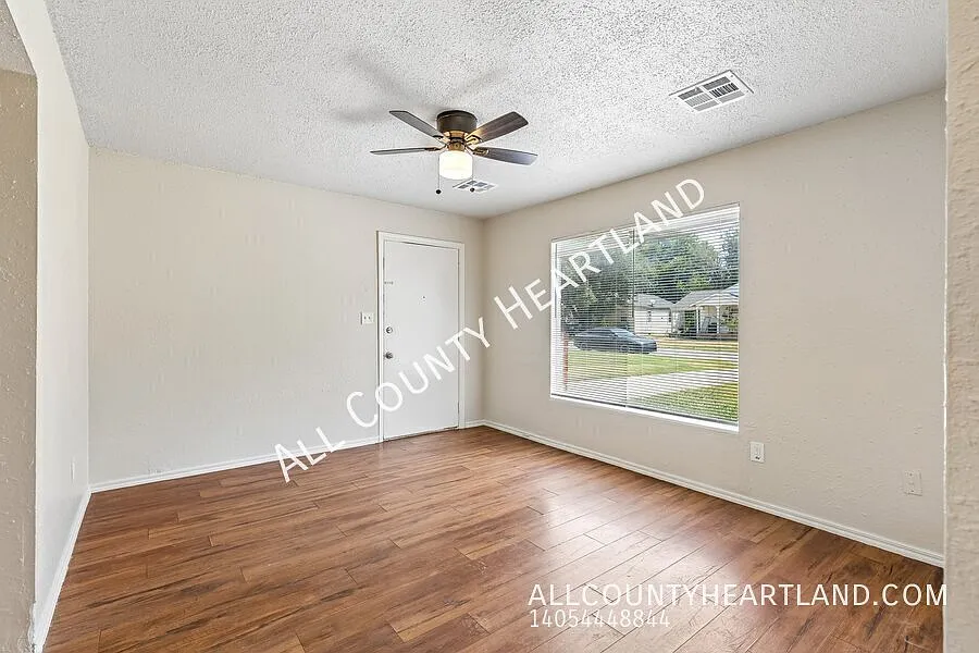 Charming Del City Home with Spacious Yard! — Photo 2