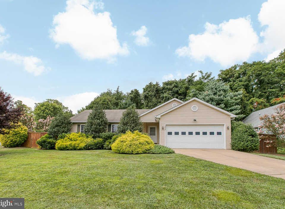 1st image of 212 Chelsea Dr