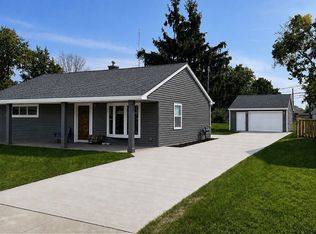 1206 Douglas Dr, Sterling, IL 61081