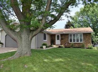 6820 N Rockvale Dr, Peoria, IL