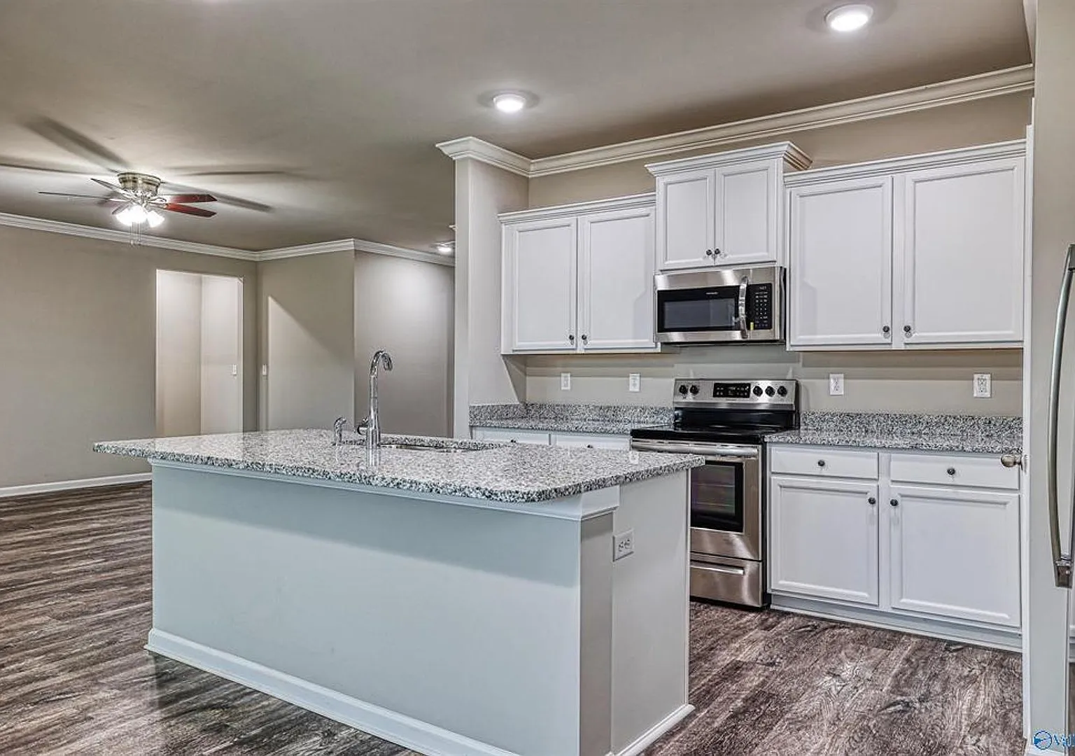 Coming Soon - Experience the Charm of the Oak Forest Neighborhood — Photo 2