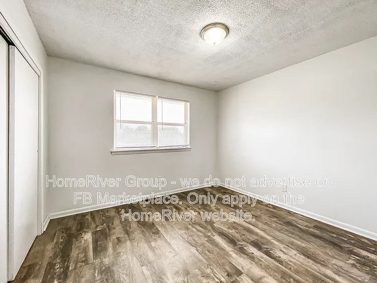 4344 Parallel Pkwy — Photo 13