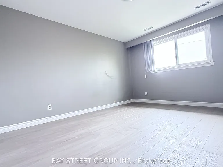 31 Colonsay Rd — Photo 4