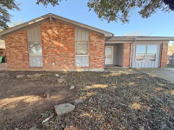 1002 Jan Dr, Burkburnett, TX 76354