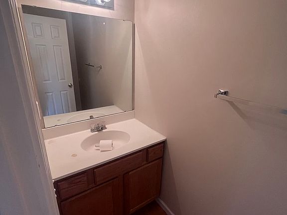 3rd image of 510 Fairington Ave