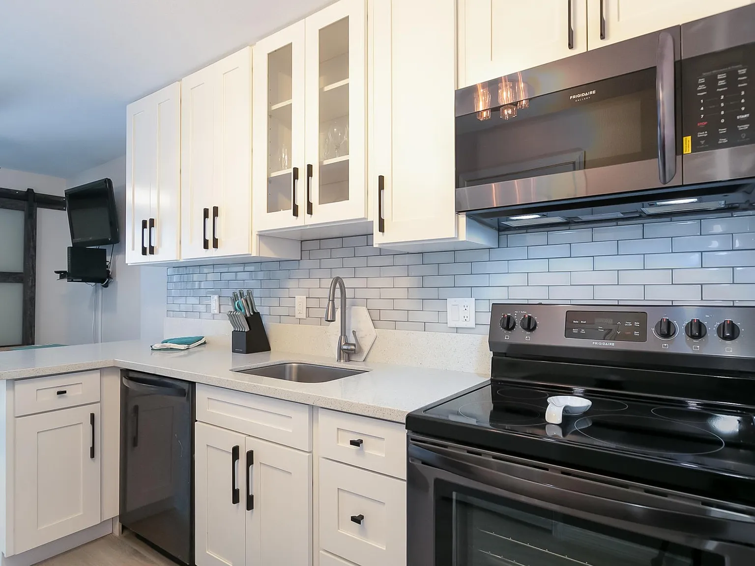 1 bed, 440 sqft, $3,100 — Photo 4