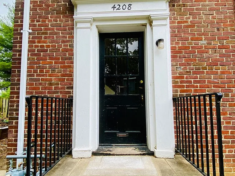4208 Fitzhugh Avenue — Photo 5