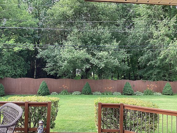 3rd image of 8684 Hedgeway Dr