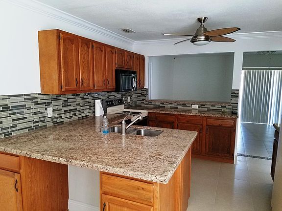 4th image of 3509 SW Rosardo St