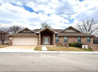 1204 Applewood Dr E, Burnet, TX 78611