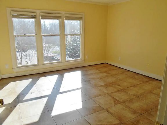 5th image of 3422 Fairway Ln