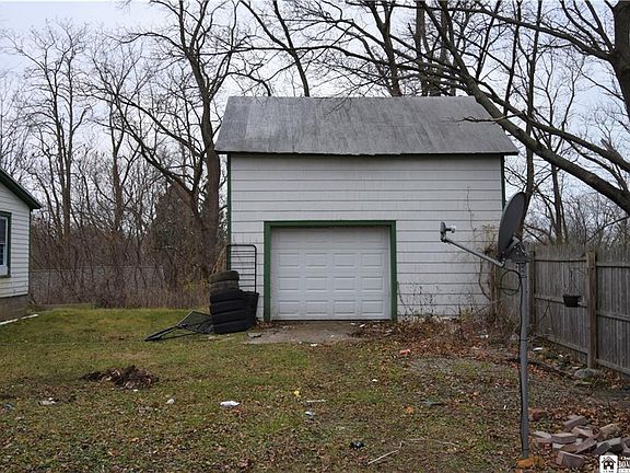 3rd image of 13 Chase St