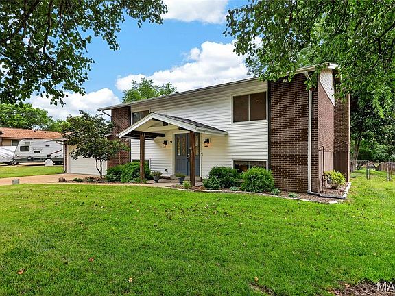 4th image of 933 Barbara Ann Ln