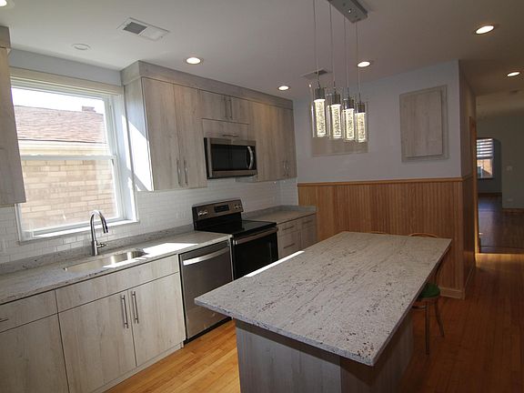 5th image of 3046 N Davlin Ct #2