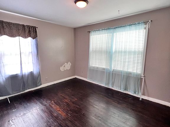 4th image of 1814 S Roanoke Dr