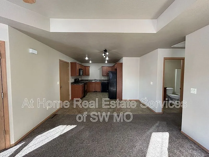 3 bed, 2.0 bath, 1254 sqft, $1,330 — Photo 3