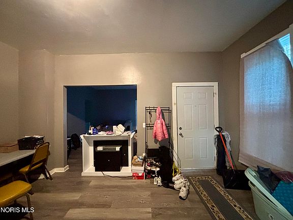 2nd image of 713 Thayer St