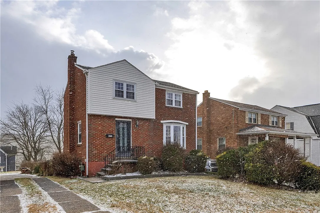 571 Helena St photo 1