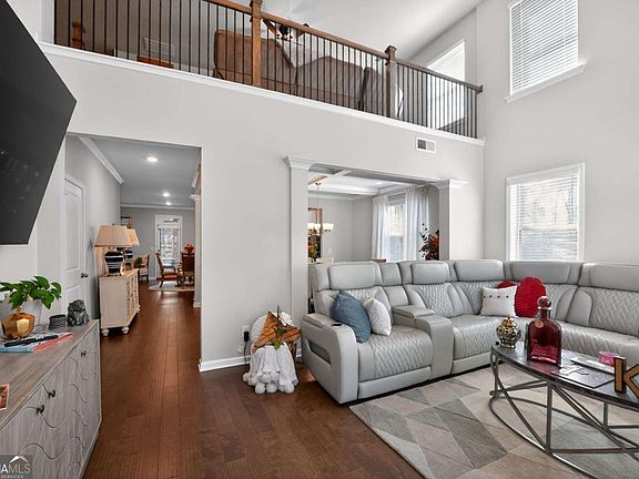 4th image of 225 Sebastian Cv