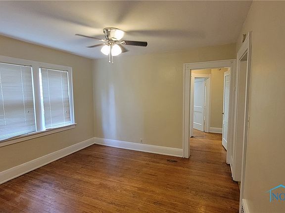 4th image of 4026 Kingsbury Ave