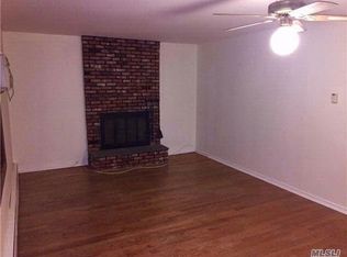 8 Hilton St, Lynbrook, NY 11563