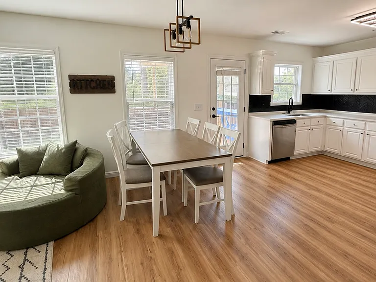 276 Hollingsworth Ln — Photo 8