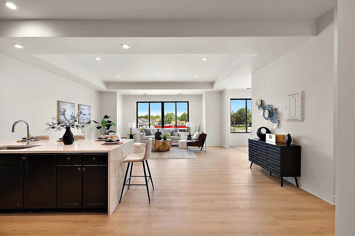 3 bed, 3.0 bath, 1912 sqft, $3,200 — Photo 3