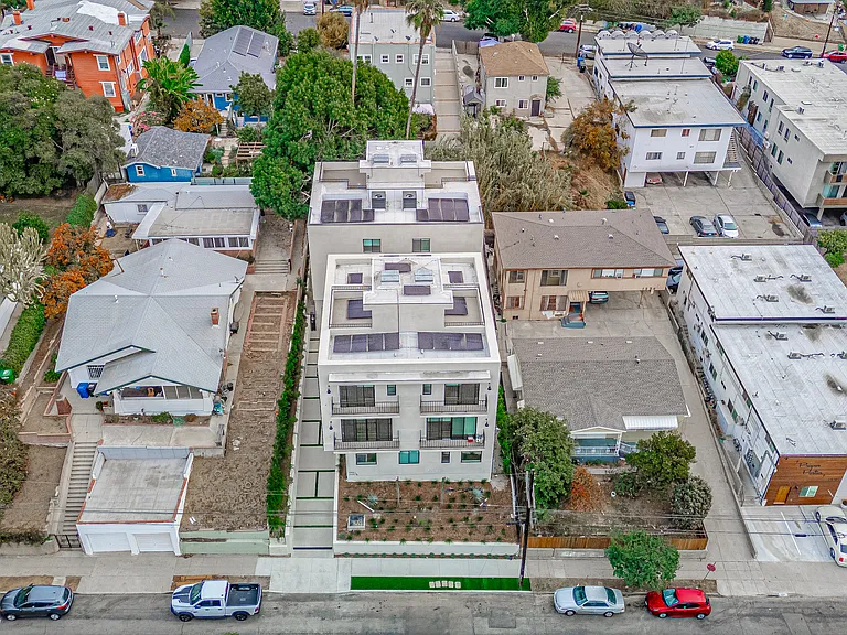 1342 Portia St — Photo 47