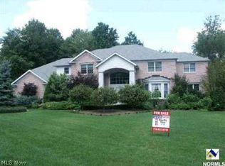 5586 High Point Rd, Solon, OH 44139
