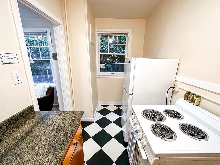 Embassy Apartments — Photo 7