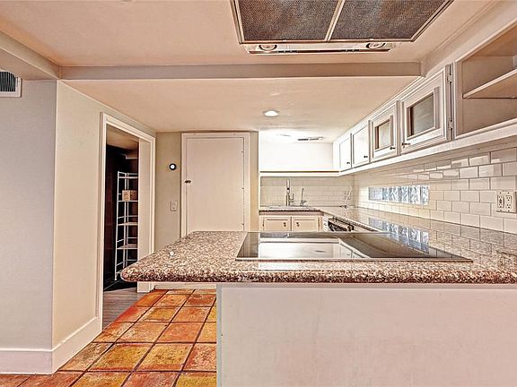 4th image of 1529 Marshall St #B